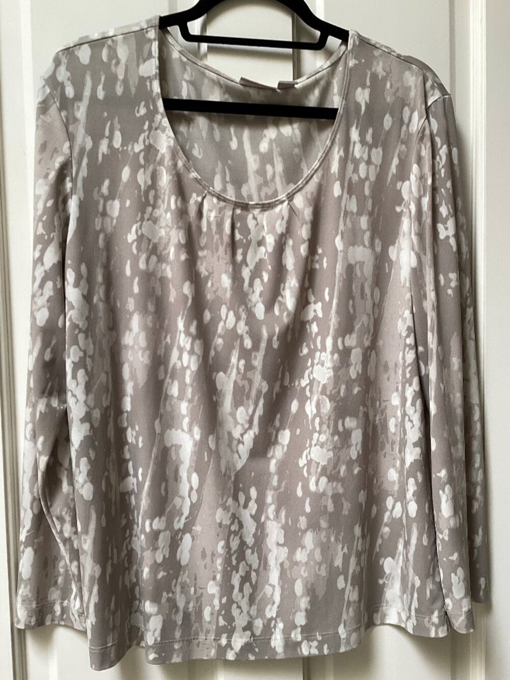 Chico's tan and white patterned blouse, size 3 (XL)